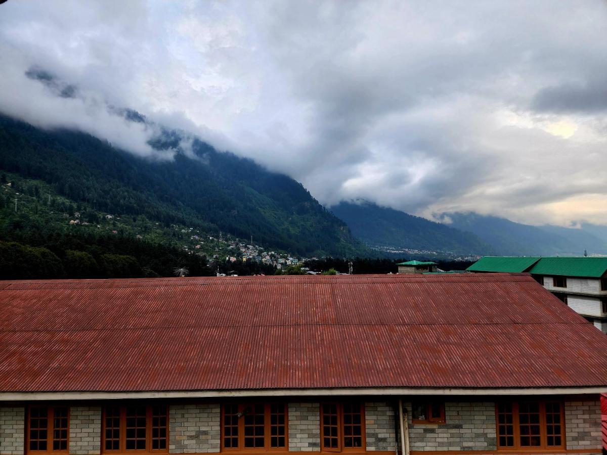 Hotel Solitaire - With Best View Of Mountains - Manali (Himachal Pradesh), Manali